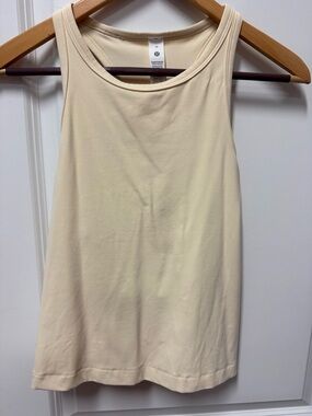 Lululemon Women’s soft yellow Sleeveless Tank Top